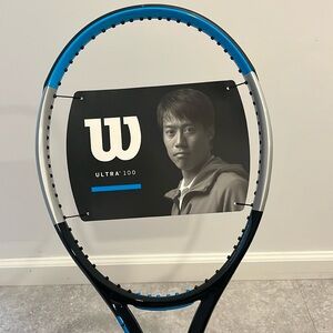 Wilson Ultra 100 tennis racket